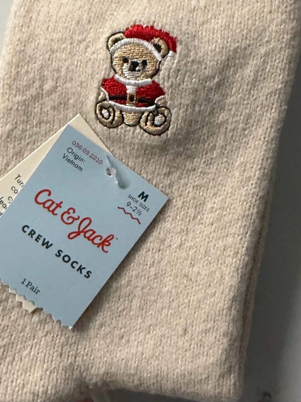 1 Pair Beige Socks -cat and Jack shoe size medium 9 to 2 1/2 Christmas sock NWT